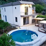 Terra Nova Luxury