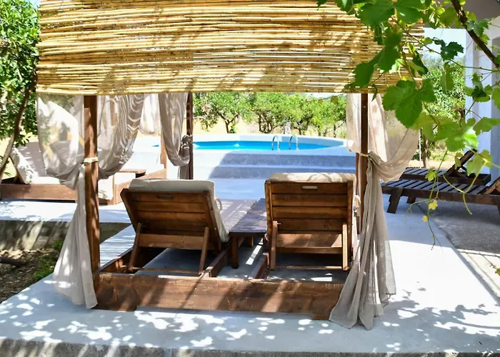 Terra Nova Luxury * Mystras